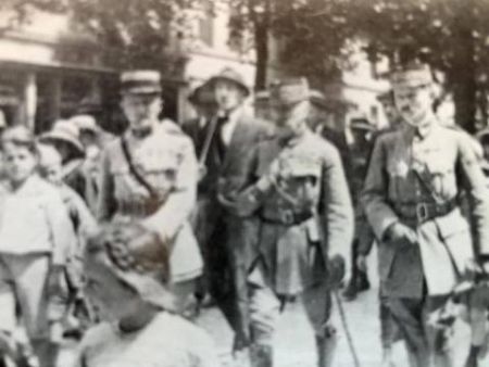 Maréchal Foch et Weygand à la place d'Armes